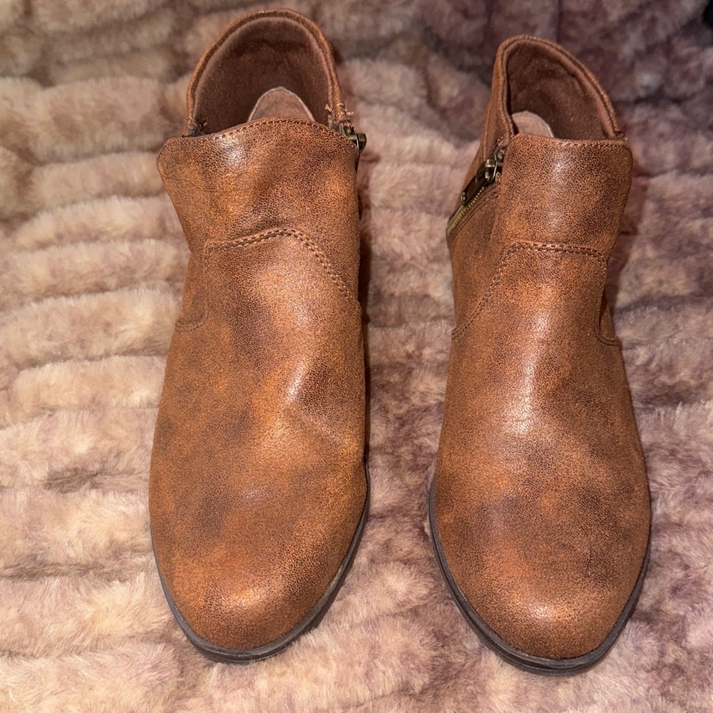 New Sun+Stone Womens Adelinee Brown Faux Leather zippered Ankle Boots Shoes,sz 6 - Picture 2 of 11